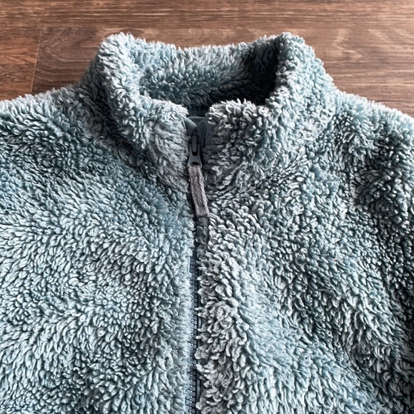 4/$20 Unisex UNIQLO Sherpa Zip Up Sweater Sz 3-4 - Picture 2 of 4